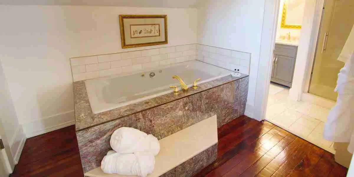 Hot Toddy Suite Whirlpool Tub